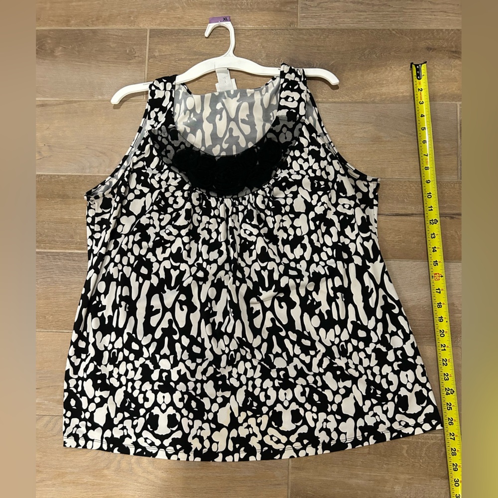 SMITH Black and White Patterned Top